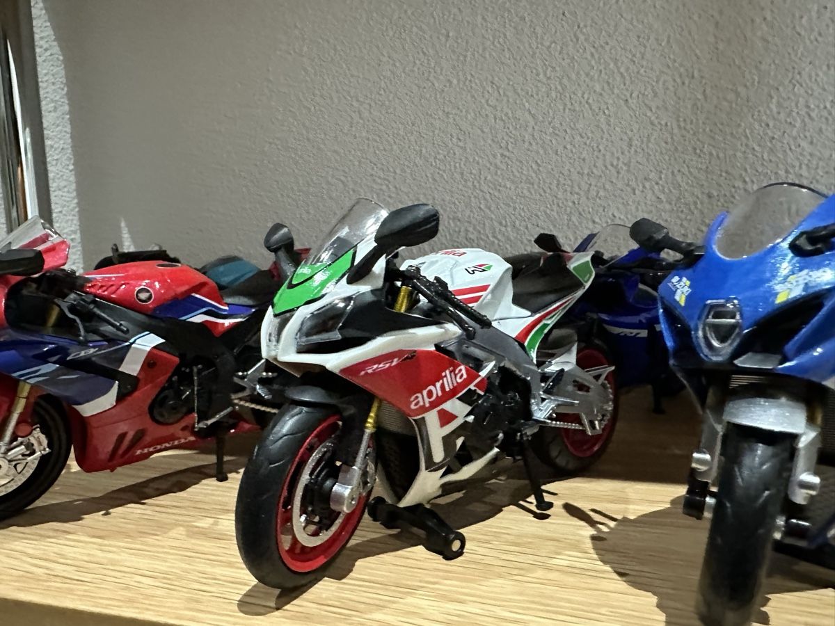 Maisto Kit di modellismo & Modellini statici: 23 Stück Motorradmodell Sammlung Maisto – Usato da Schinznach-Dorf venduto da Rasec 4