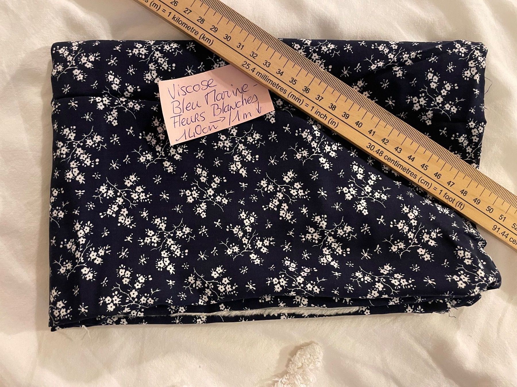 Tessuti: Popeline de Viscose Bleu Marine-Fleur Blanche – Nuovo (secondo la descrizione) da Uetikon Am See venduto da geraldinezh17