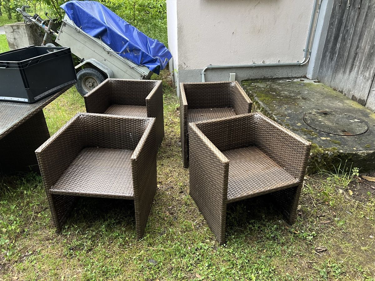 Set di tavolo e panche: Gartentisch mit passenden Stühlen – Usato da Bonaduz venduto da MalvinPMP 2