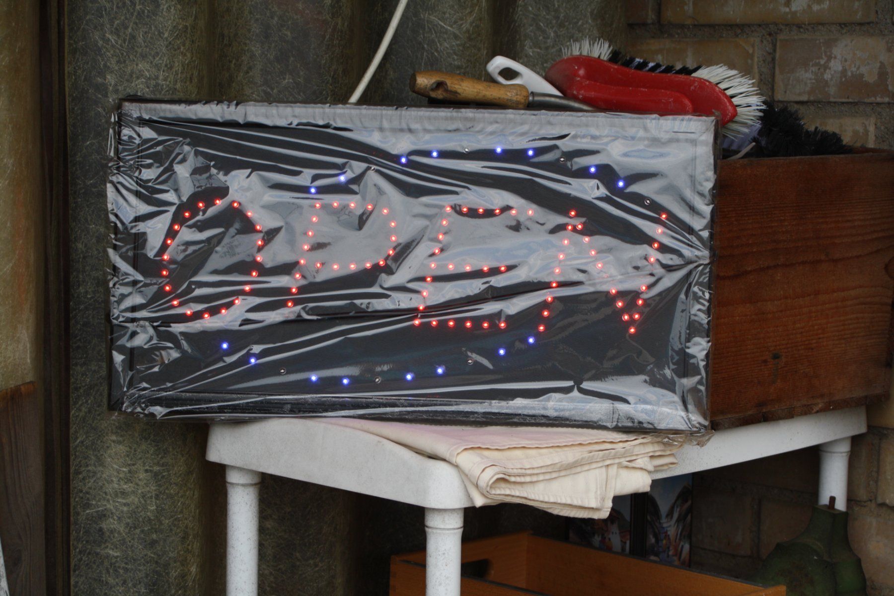 Insegne: OPEN LED SCHILD WERBUNG.... – Usato da Wauwil venduto da Pneuedy 2