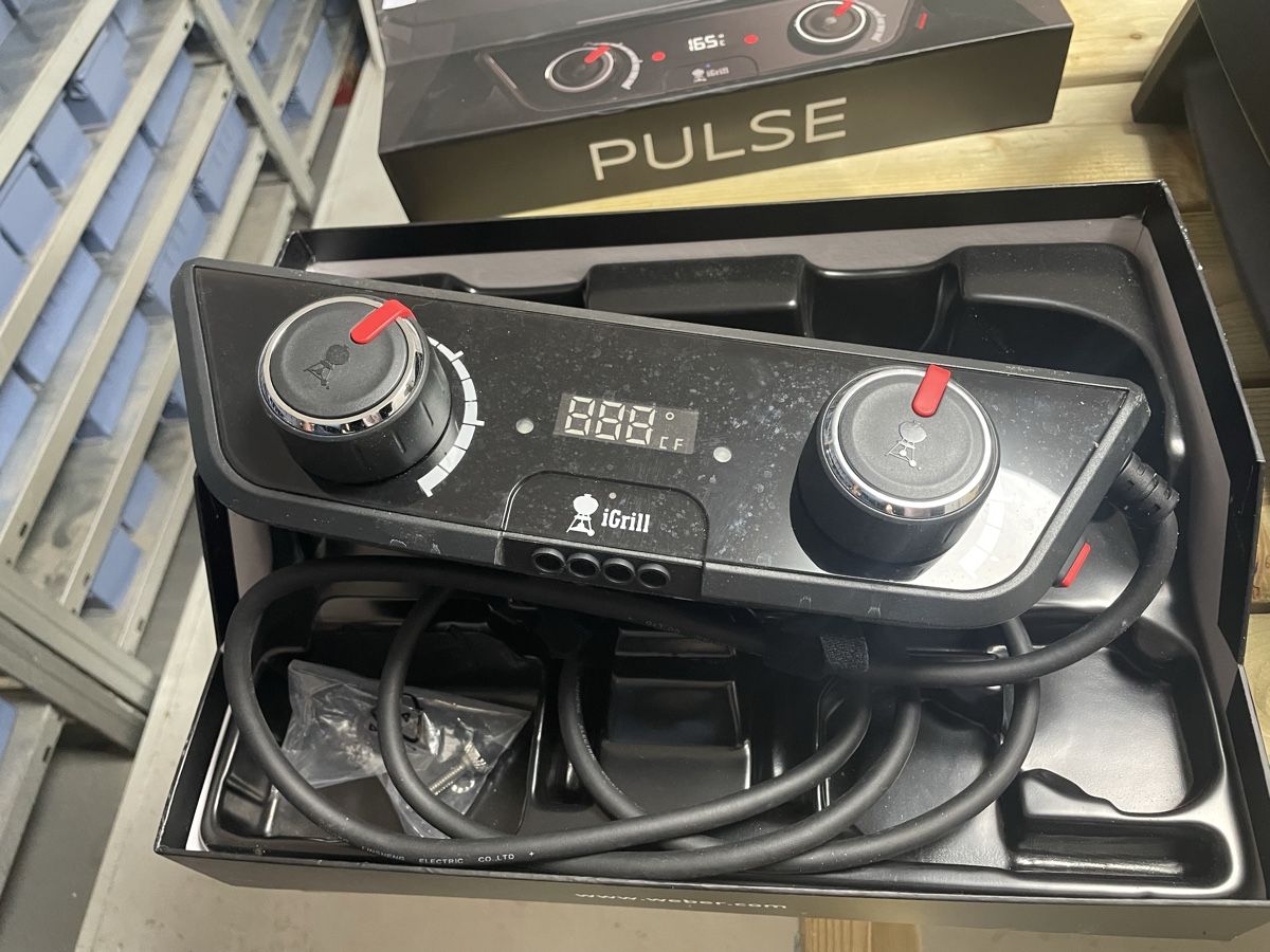 Griglie: Weber Elektrogrill Pulse 2000 – Usato da Buch am Irchel venduto da 62726 4