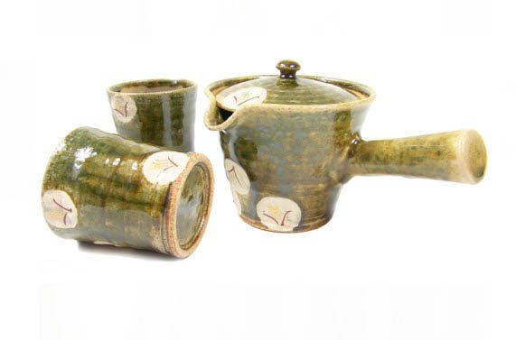Teiere: Handgemachtes japanisches Oribe Tsubaki Tee-Set – Nuovo e nell'imballaggio originale da Frenkendorf venduto da WabiStyle