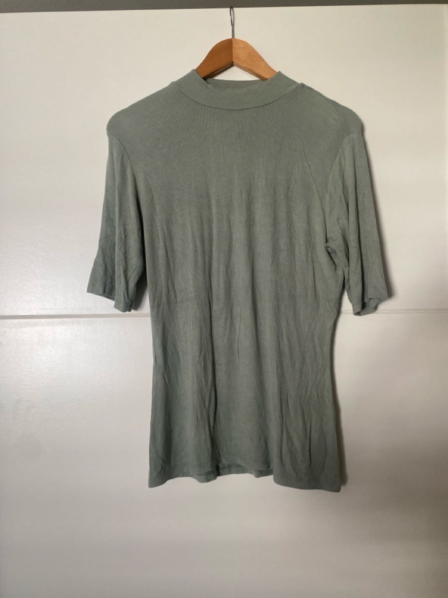 T-Shirts: Damen Pullover Modström grün Grösse L  – Gebraucht aus Alpnach Dorf von melbb