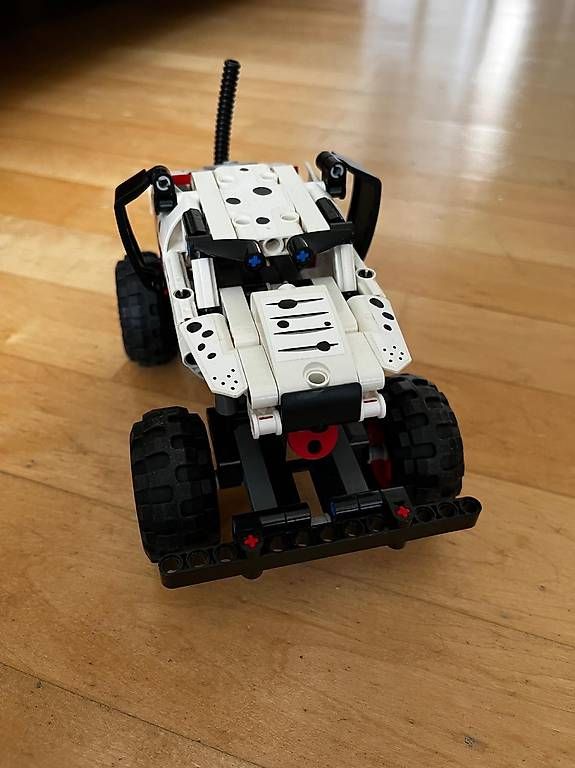 Baukästen: Lego Technic Monstertruck "Monster Jam Mutt Dalmatian" – Gebraucht aus Männedorf von livingdream