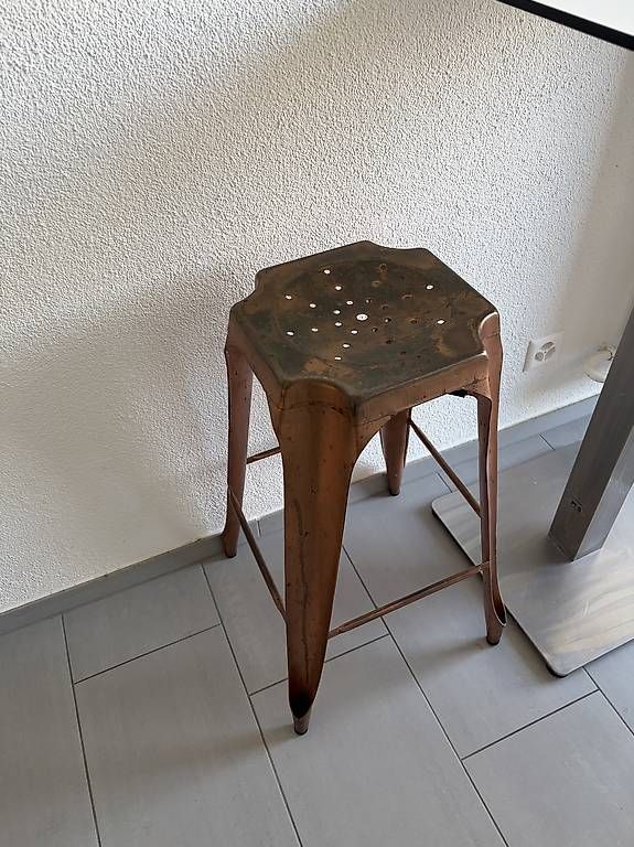 Tische: Bartisch inkl. 2 Metall Stühle – Gebraucht aus Zürich von islabelllaleh 3