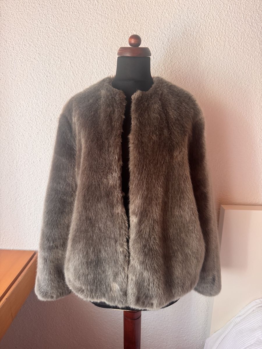 Pull&Bear Vestes: Pull &Bear Kunstfelljacke, S – D'occasion à Frauenfeld par womensworld