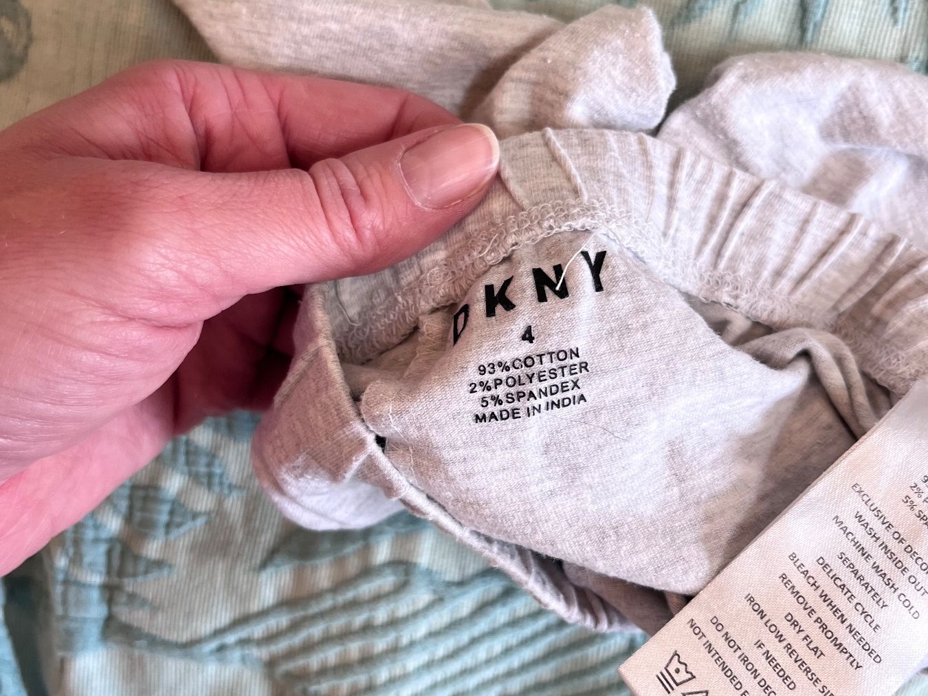 DKNY Pantaloni: DKNY Shorts, Größe 104 – Usato da Umiken venduto da deb_57xk 3