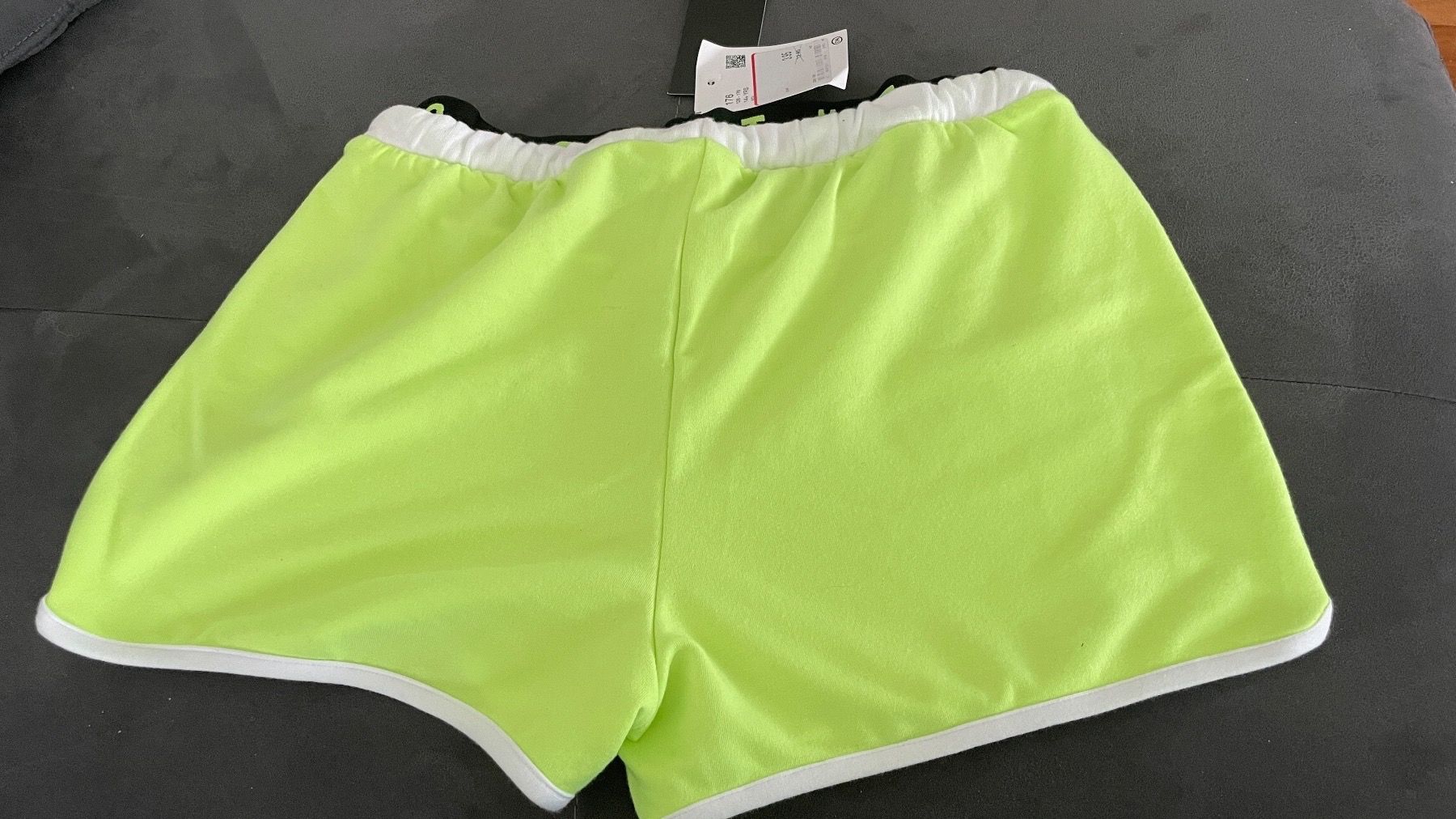 Hosen: Kurze Hosen Grösse 176 – Neu (gemäss Beschreibung) aus Neuenkirch von balani 1