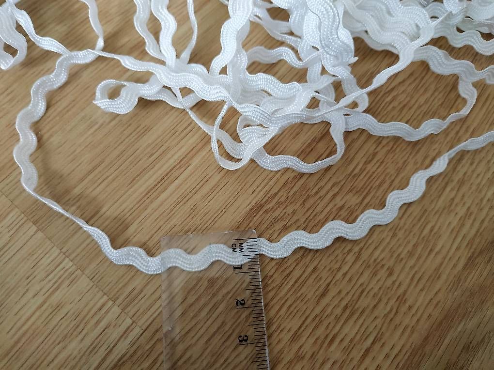 Nastri decorativi: 3 Meter Zig Zag Band Einfassband weiss – Usato da Allschwil venduto da 86d_fmd5 1