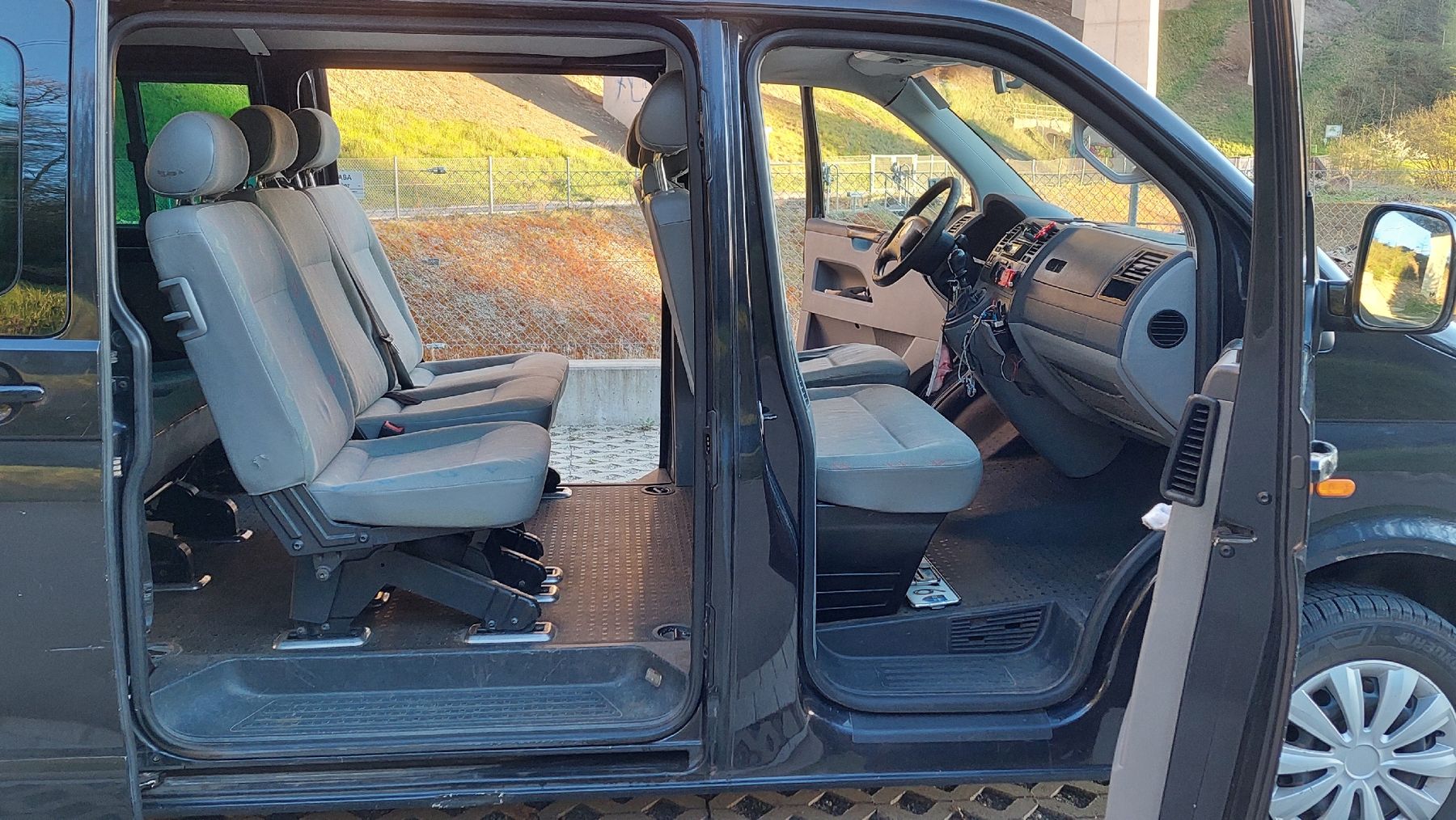 VW Véhicules utilitaires: VW T5 TRANSPORTER TDI – D'occasion à Othmarsingen par Lanz05 8