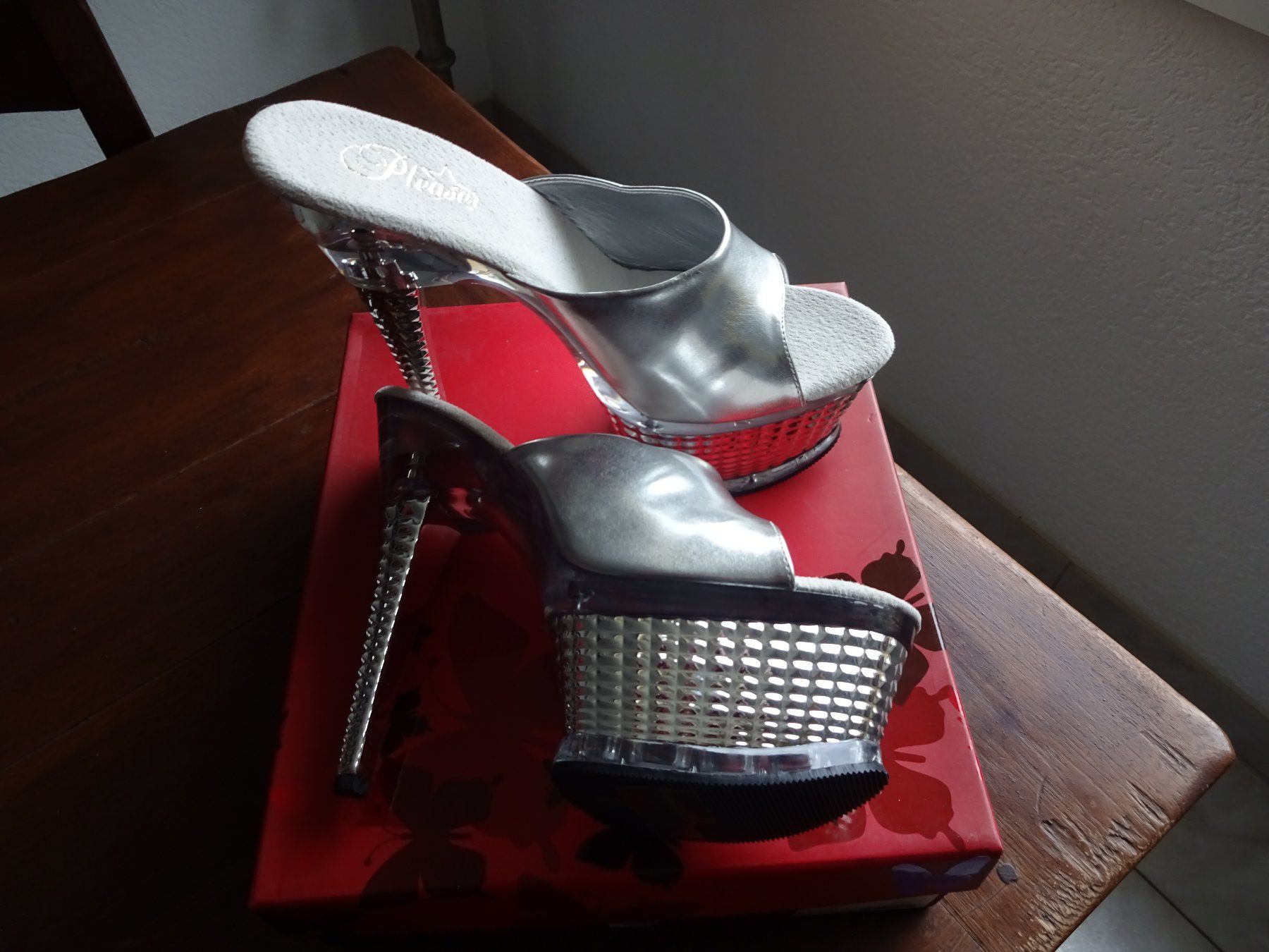 Scarpe da donna: Neu High Heels Chrom-Silber Gr.41 – Nuovo e nell'imballaggio originale da Sisseln AG venduto da Flohmix 1