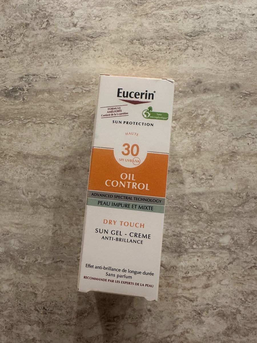Soins du visage: Solaire Eucerin Oil Control SPF 30 – Neuf avec emballage d'origine à Lussery-Villars par Bellavita95