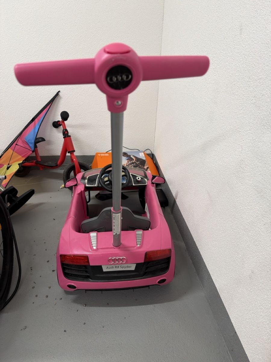 Veicoli per bambini: Rosa Audi R8 Spyder Kinderauto – Usato da Kleindöttingen venduto da Aschiiis 1