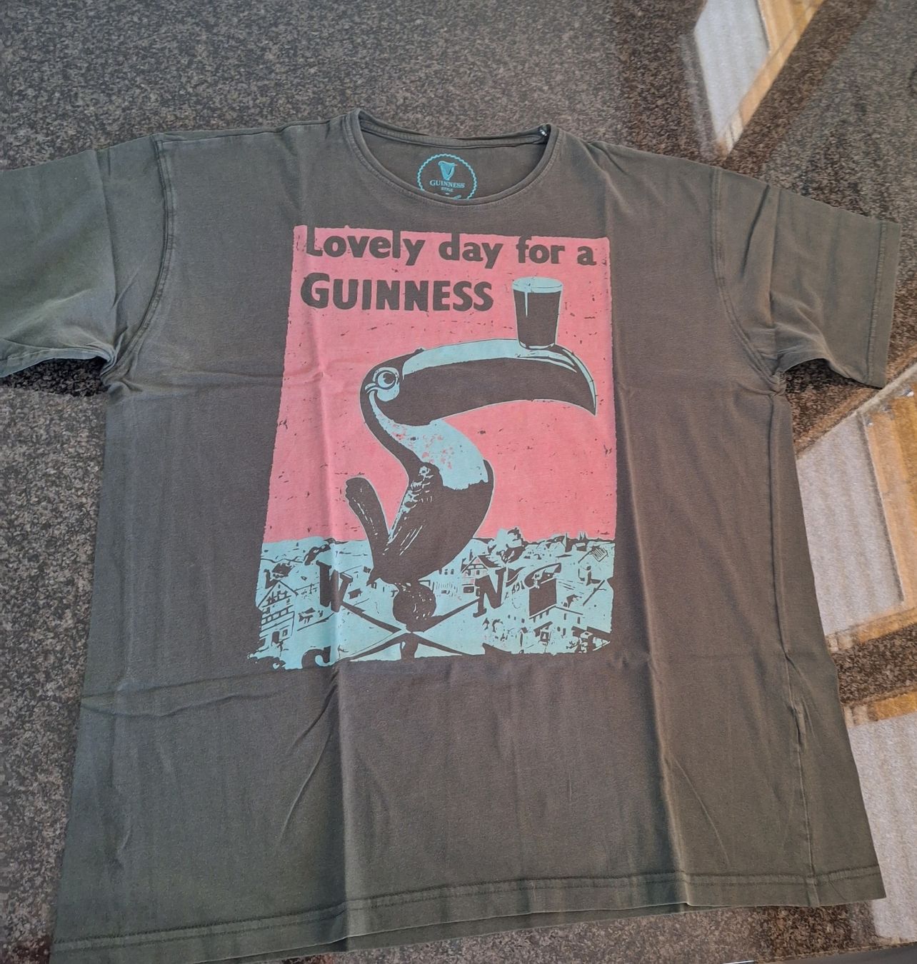 T-shirt: 4 Marken T shirts – Usato da schluein venduto da ciara011 4