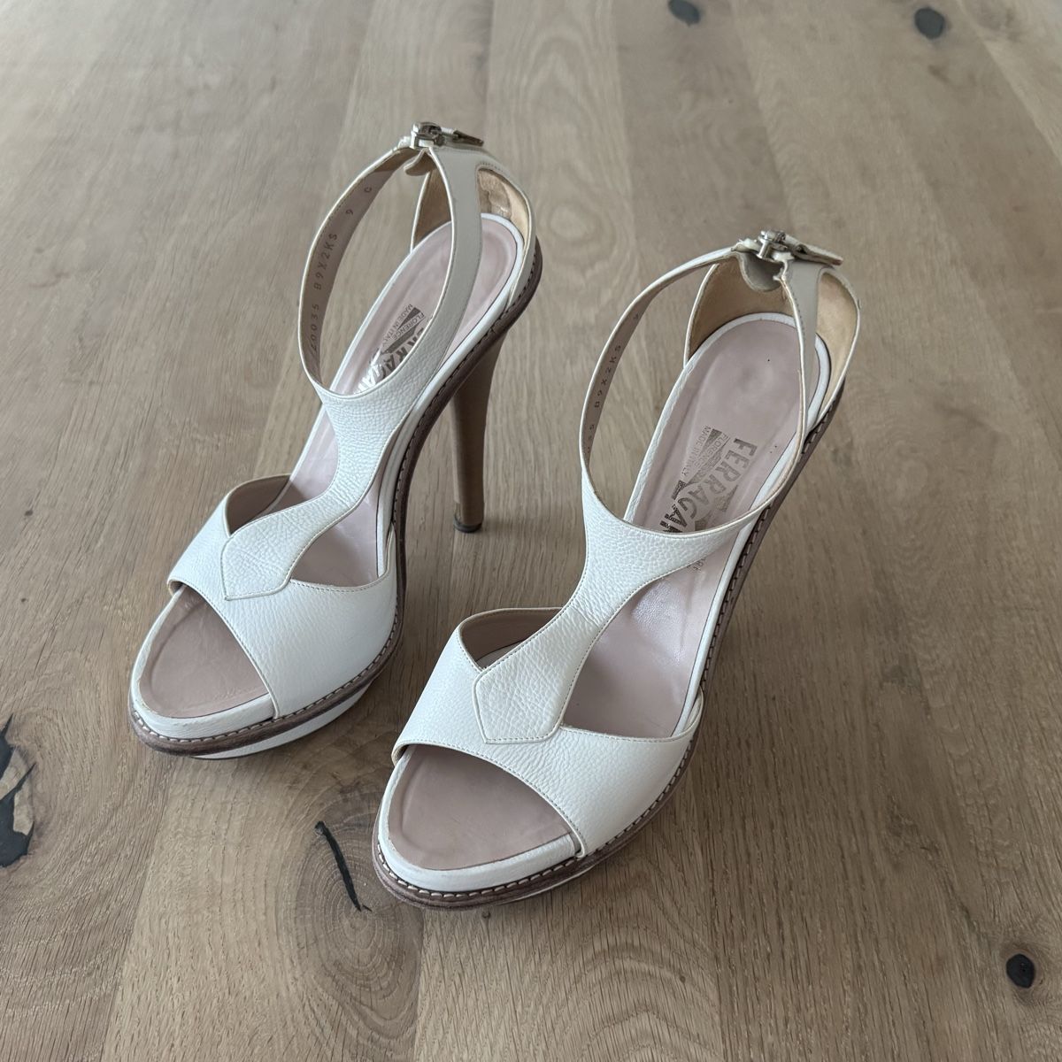Damenschuhe: Ferragamo High Heels Gr 9/40 – Gebraucht aus Wohlen AG von zrhdus