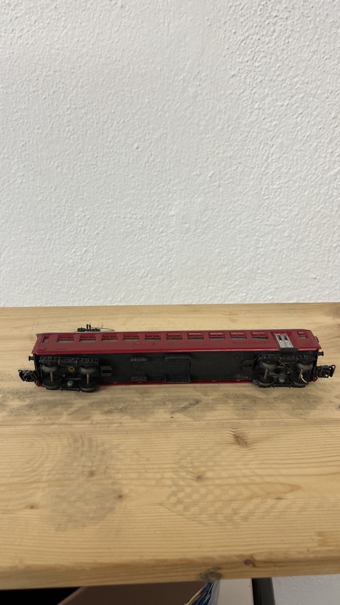 Hag Modelleisenbahnen: Modelleisenbahn Wagen rot silber Dach Pantograph – Gebraucht aus Unterkulm von Sita013 2