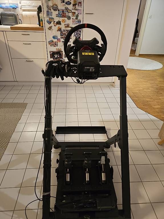PC: High-End SimRacing Setup - Simagic – Usato da Pfyn venduto da Micaking 2