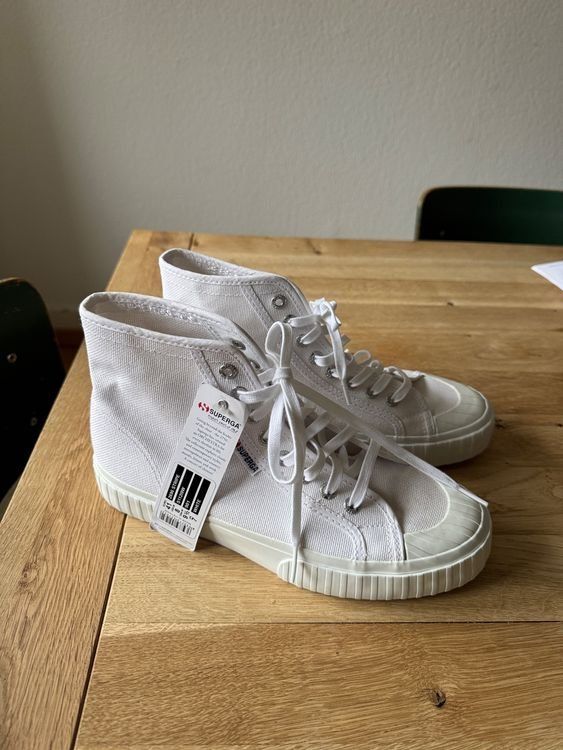 Superga Scarpe da uomo: Superga Sneakers 2696 Stripe, taille 41, blanc – Usato da Delémont venduto da palimpse