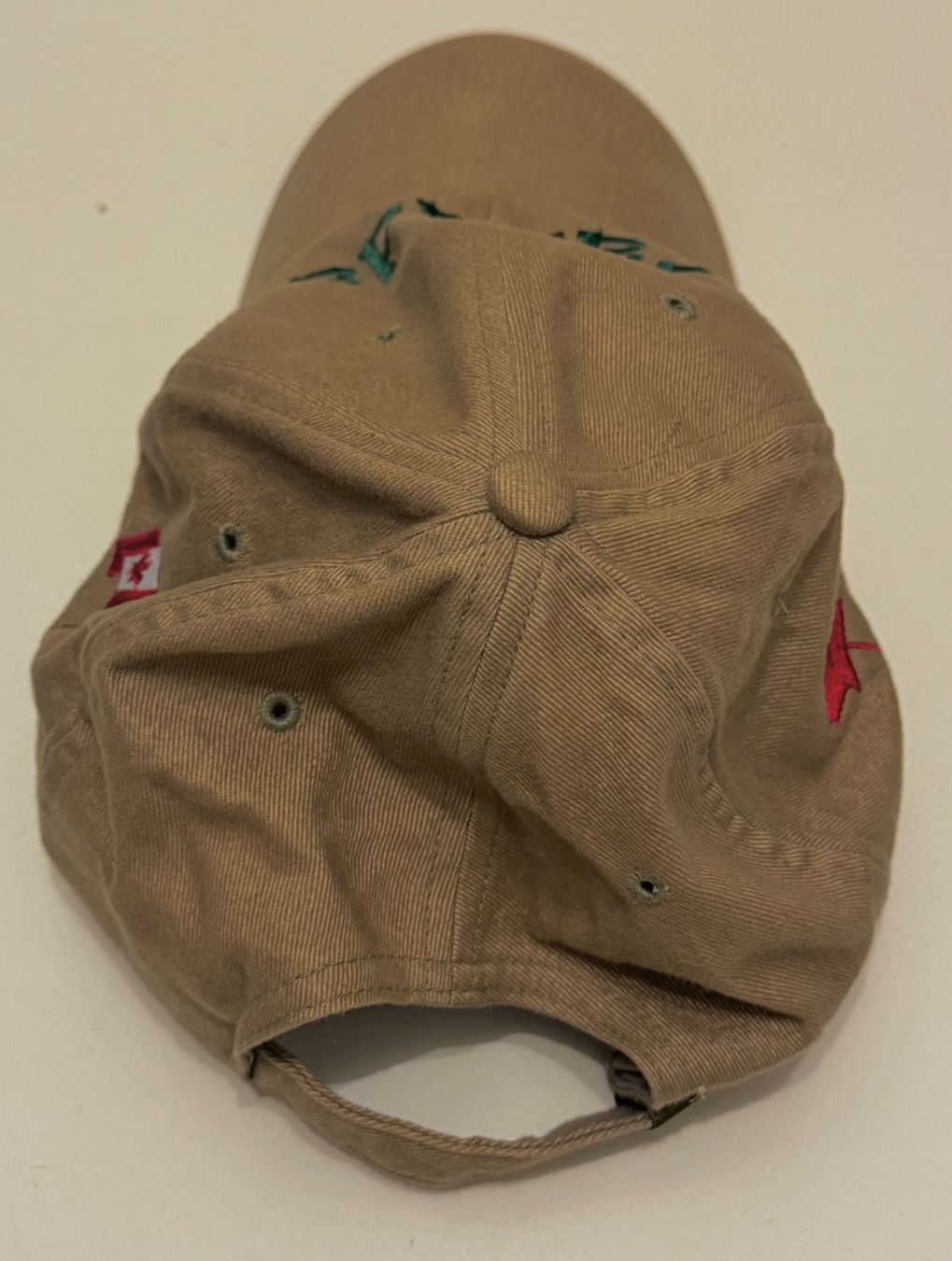 Copricapi, berretti & cappellini: Casquette CANADA, one size, taille ajustable, beige – Nuovo e nell'imballaggio originale da Genève venduto da Murmurs 3