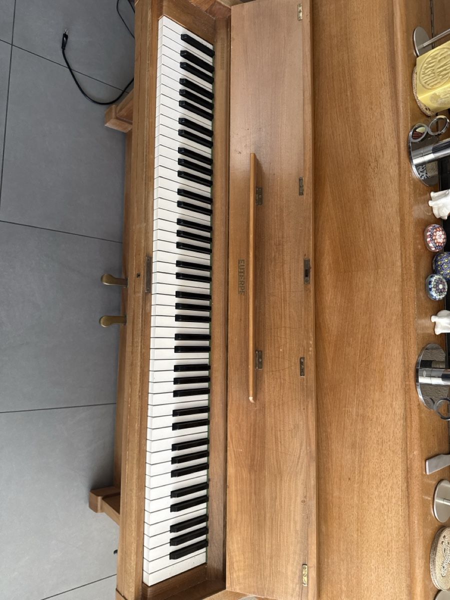 Strumenti musicali: Klavier helles Holz guter Zustand – Usato da Kilchberg ZH venduto da lin_8dds 2