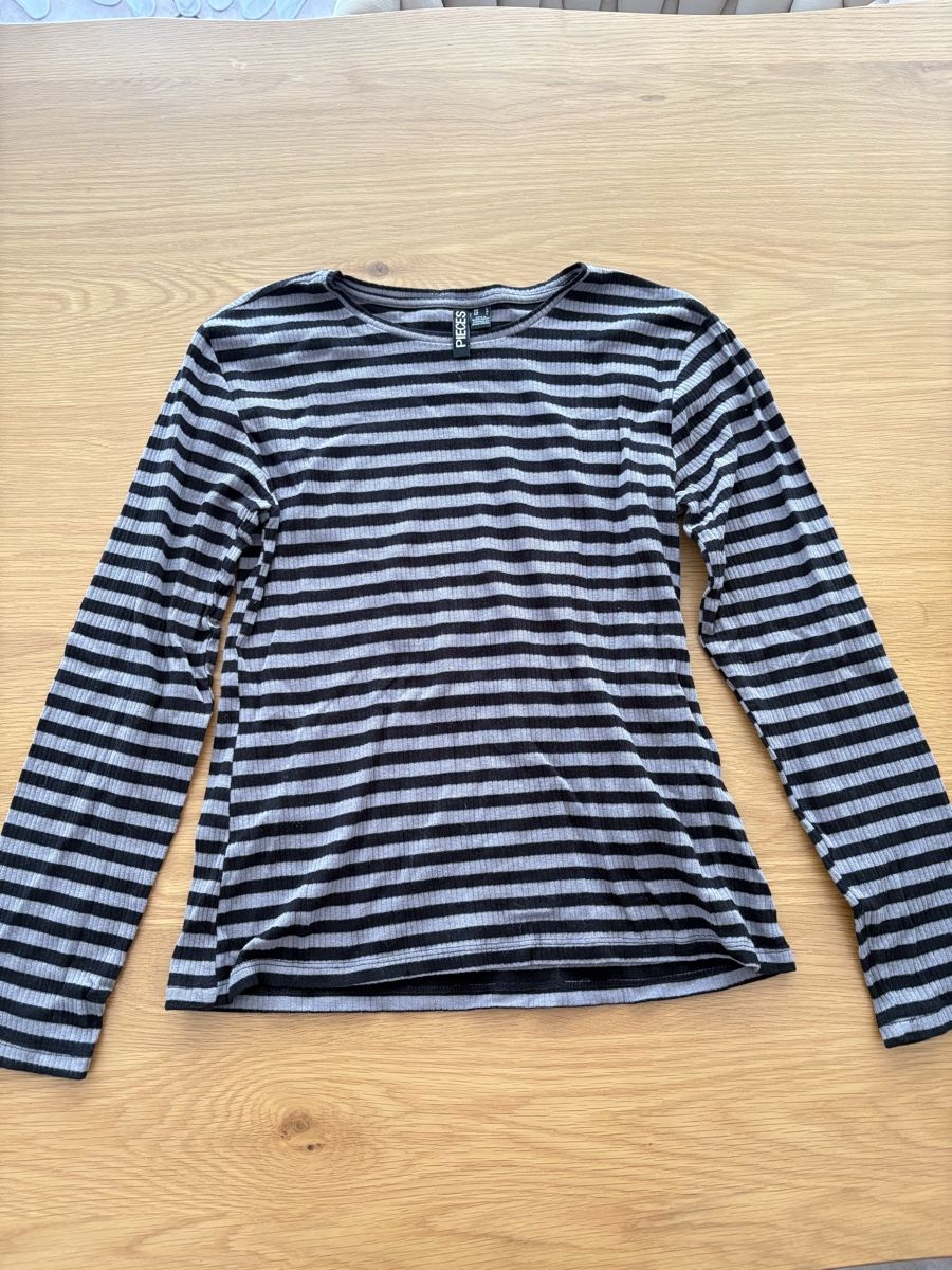 Pieces T-shirt: Maglietta a righe PIECES taglia L – Usato da S. Antonino venduto da LIKA91 1