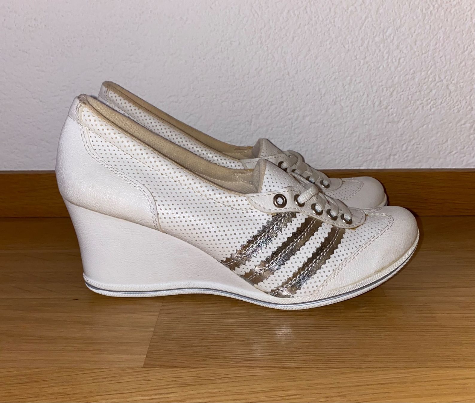 Chaussures femmes: Keilabsatzschuhe Gr. 36 – D'occasion à Herisau par Seyashop1 1