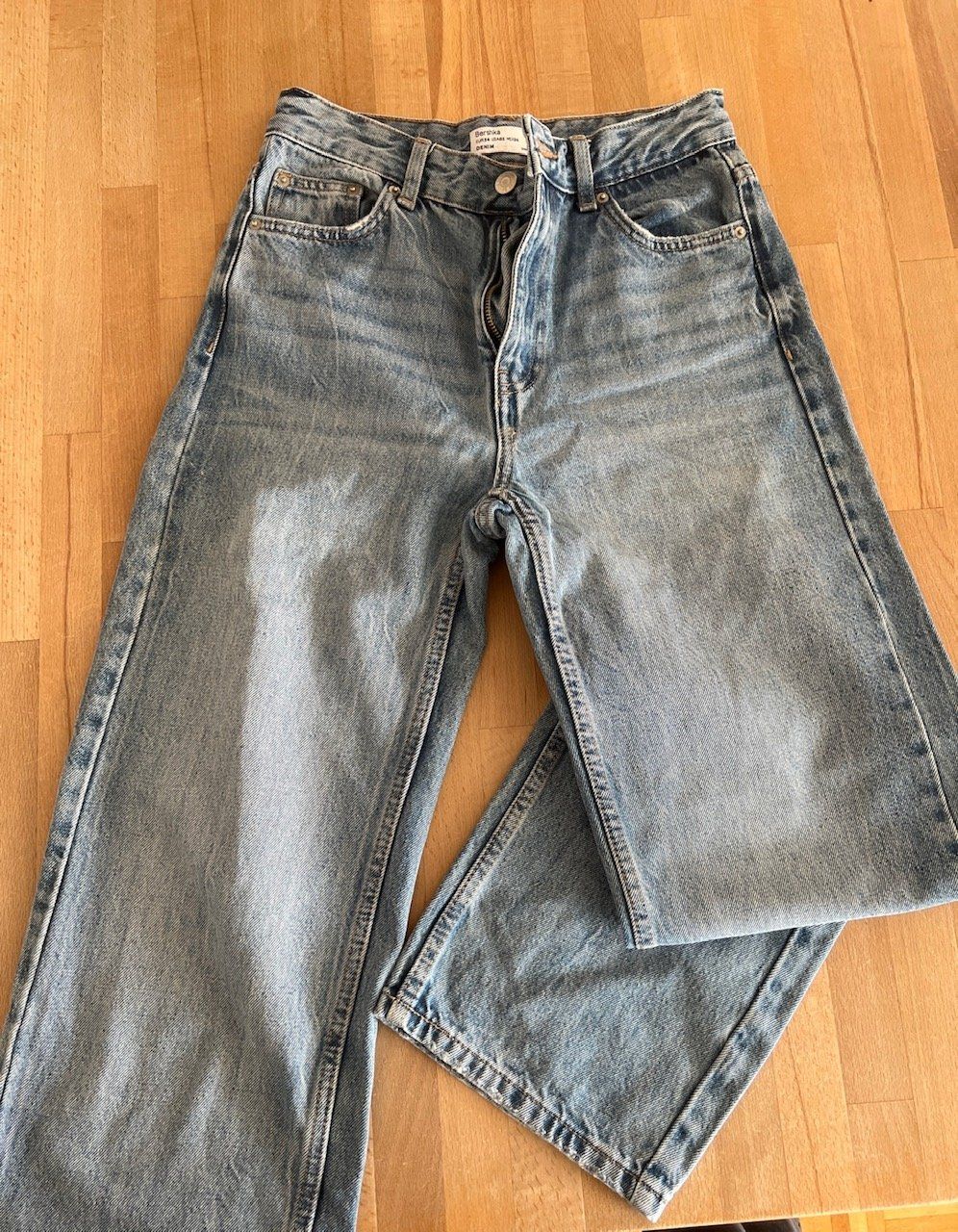 Bershka Pantaloni: Jeans Berska – Usato da Pully venduto da sunaddict