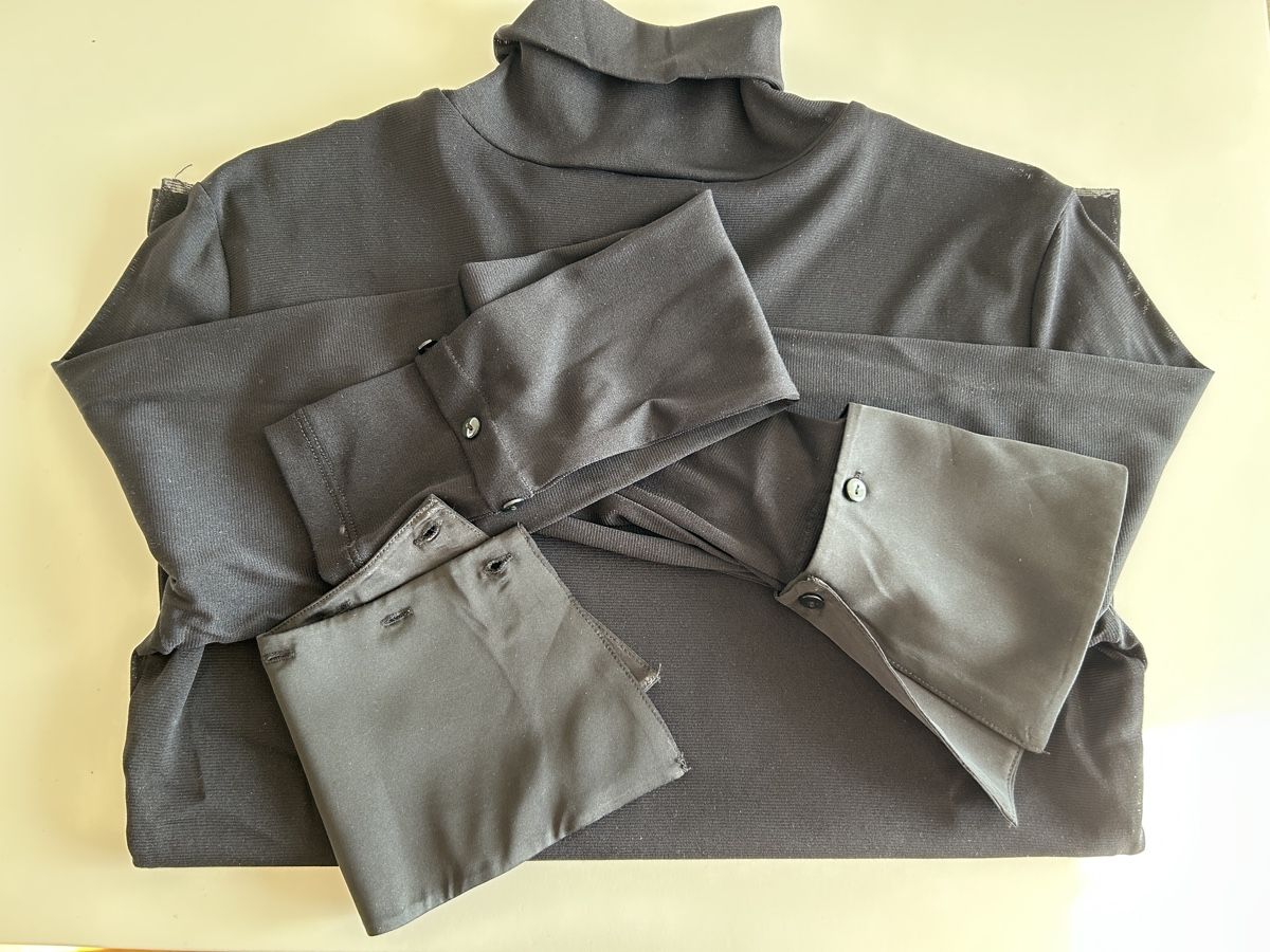 Tops: Schwarzes Rollkragenshirt mit Manschetten, Gr. L – Gebraucht aus Pfäffikon ZH von the4mos 2