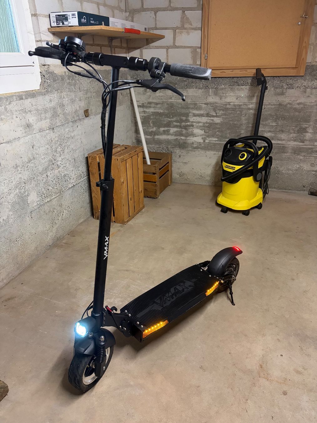 Scooters: VMAX R25 E-Scooter, Fast neu! – D'occasion à Birrwil par rob_tdk8