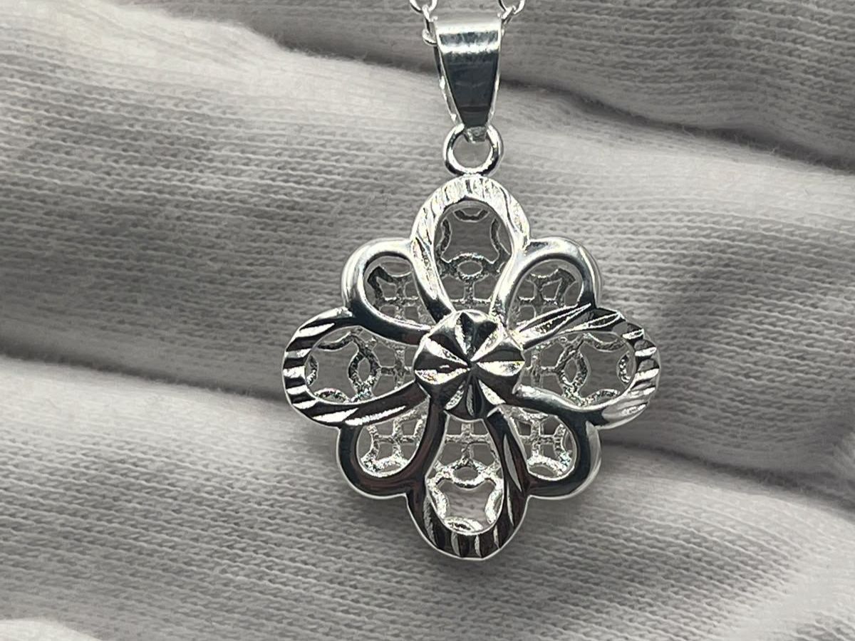 Catenine: Pendentif Fleur Ajourée en Argent 925 – Usato da Praz (Vully) venduto da VVSWISS