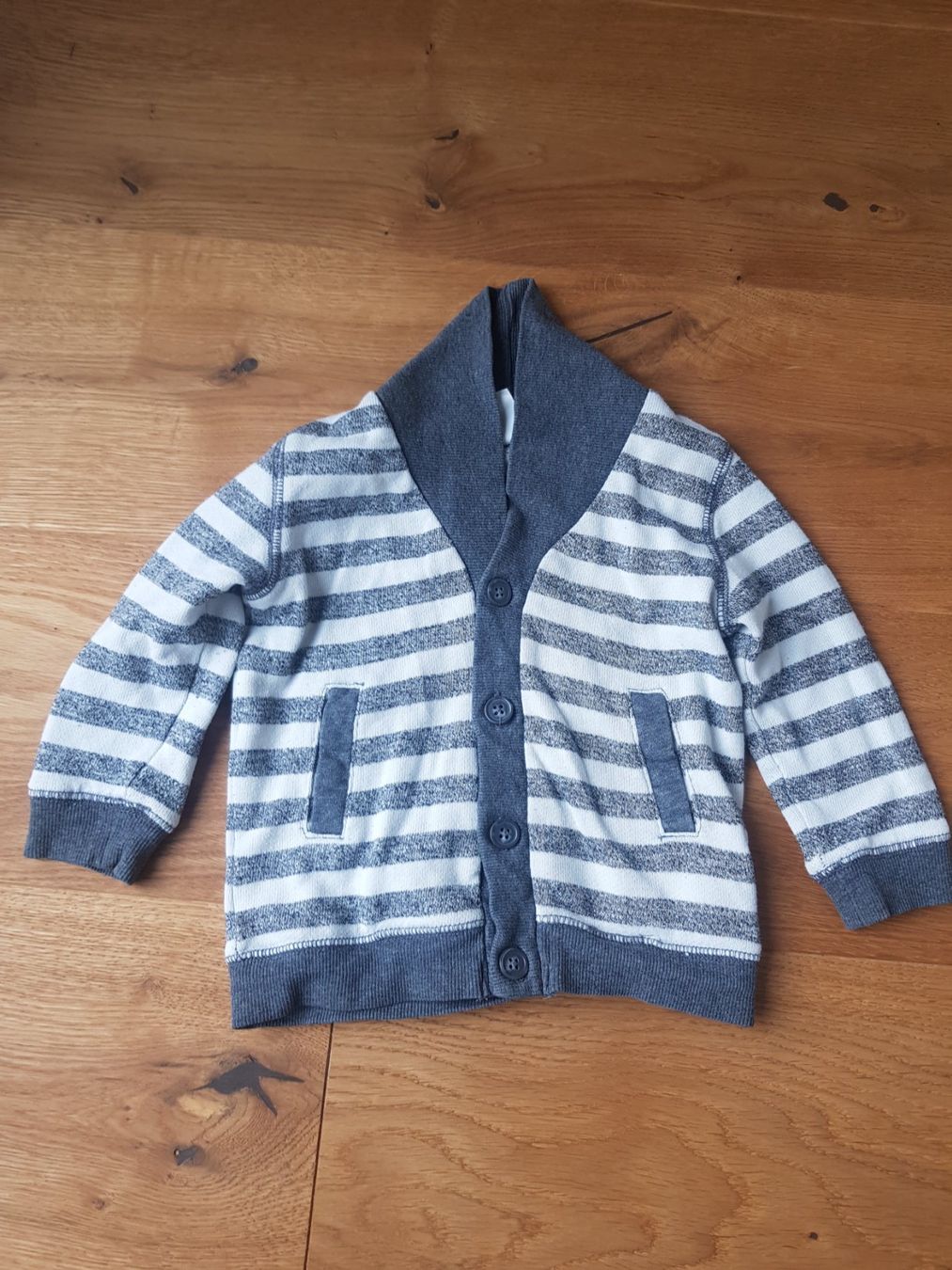 H&M Maglioni & Felpe: Babypullover grau/weiss Grösse 80 – Usato da Eschenbach SG venduto da SanFranciscoCalifornia