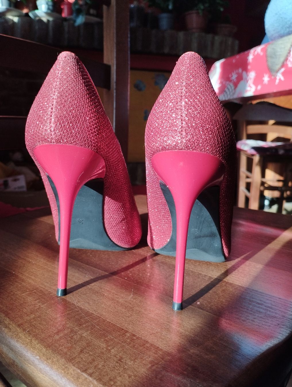 Damenschuhe: Scarpe da sera  glitterate rosse – Neu und originalverpackt aus Grono von sab_f6hs 2