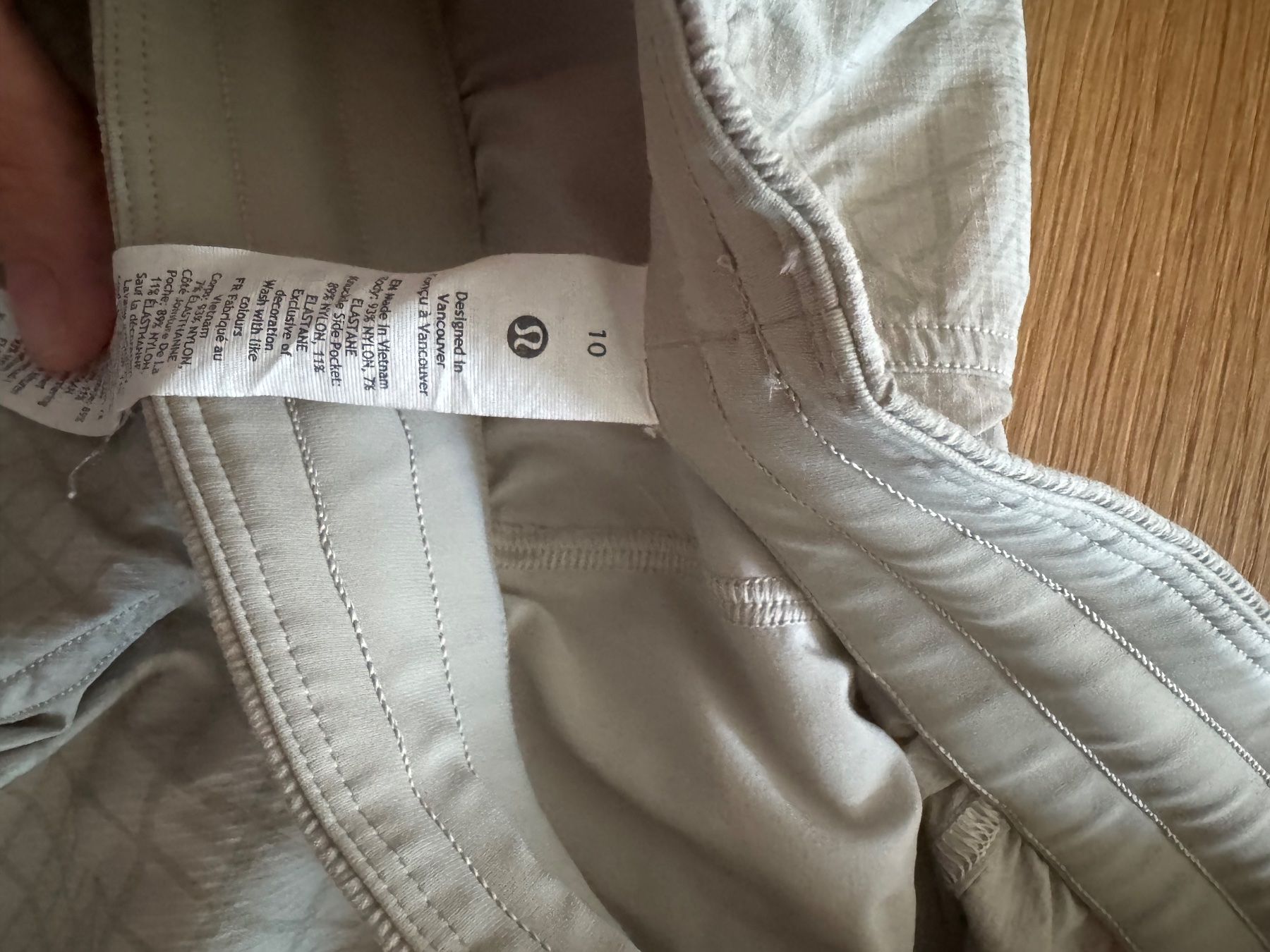 Lululemon Pantalons: Kurze Shorts Grösse 10 – D'occasion à Mönchaltorf par Mana123 1