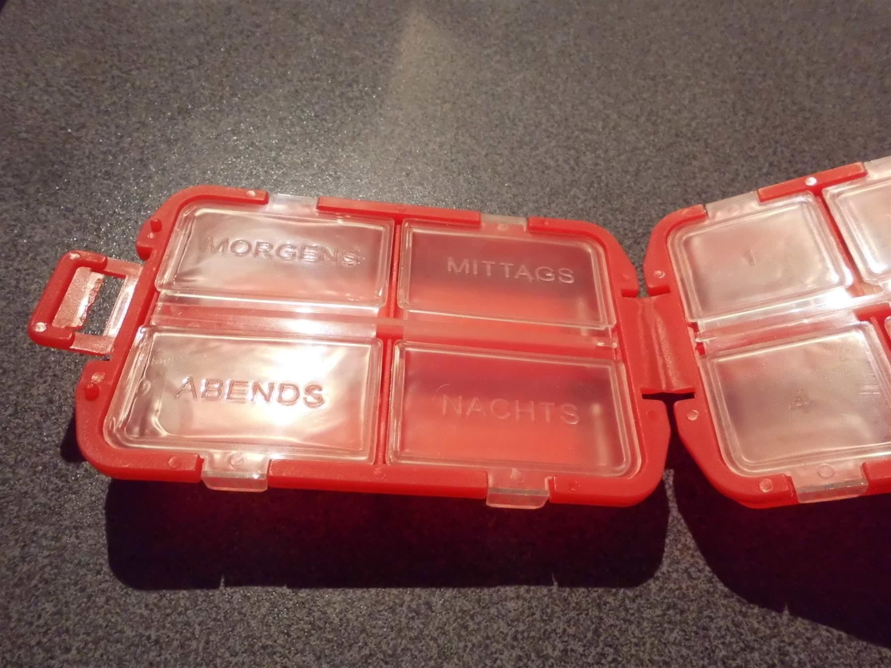 Sonstige Kosmetik & Pflege: Tablettenbox, rot – Neu und originalverpackt aus Zürich von abraxas1291 1