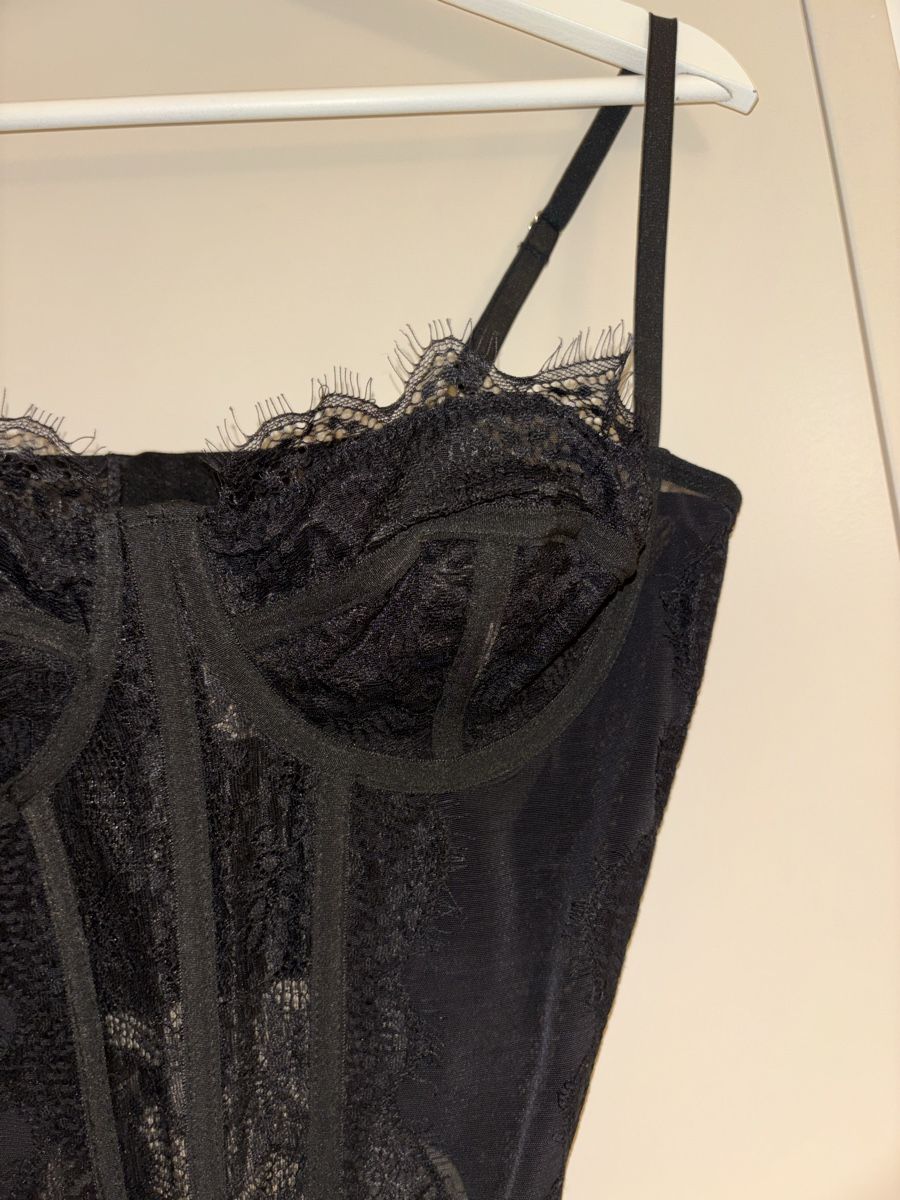 Top: Schwarzes Bustier mit Spitze. Grösse XL – Nuovo e nell'imballaggio originale da Arbon venduto da Viktoriaa