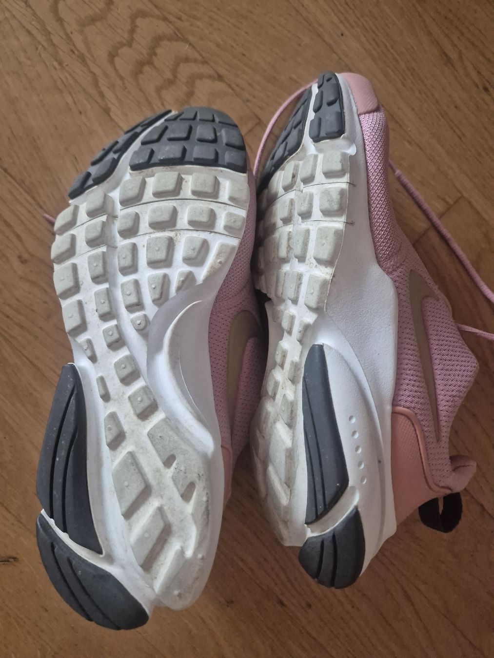 Nike Scarpe da donna: Nike, Lilac, Size 38.5, Light Use – Usato da Basel venduto da and_zvv7 3