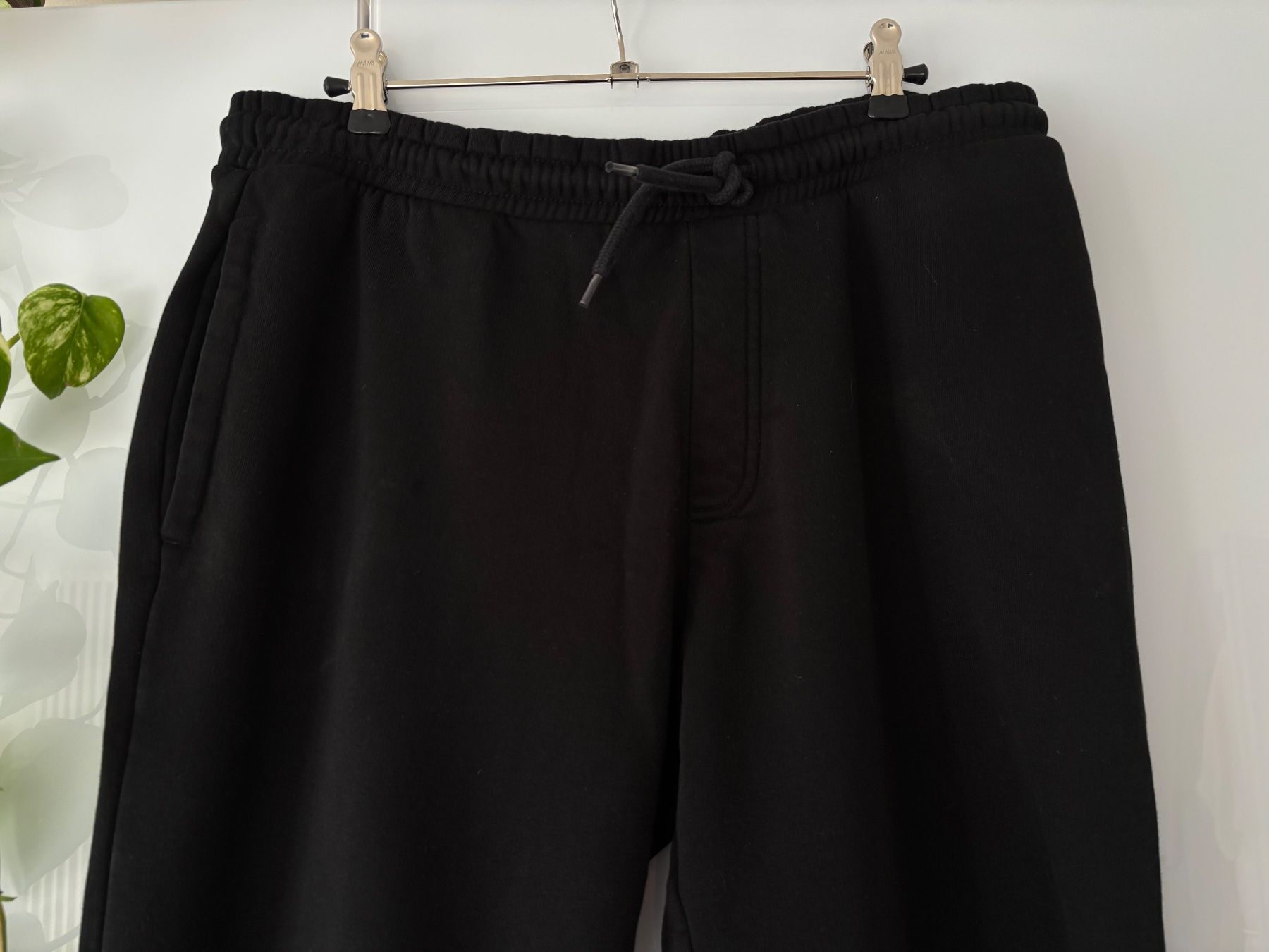 C&A Pantaloni: C&A schwarze Trainerhose Gr. M – Usato da Zürich venduto da missmodernage 1