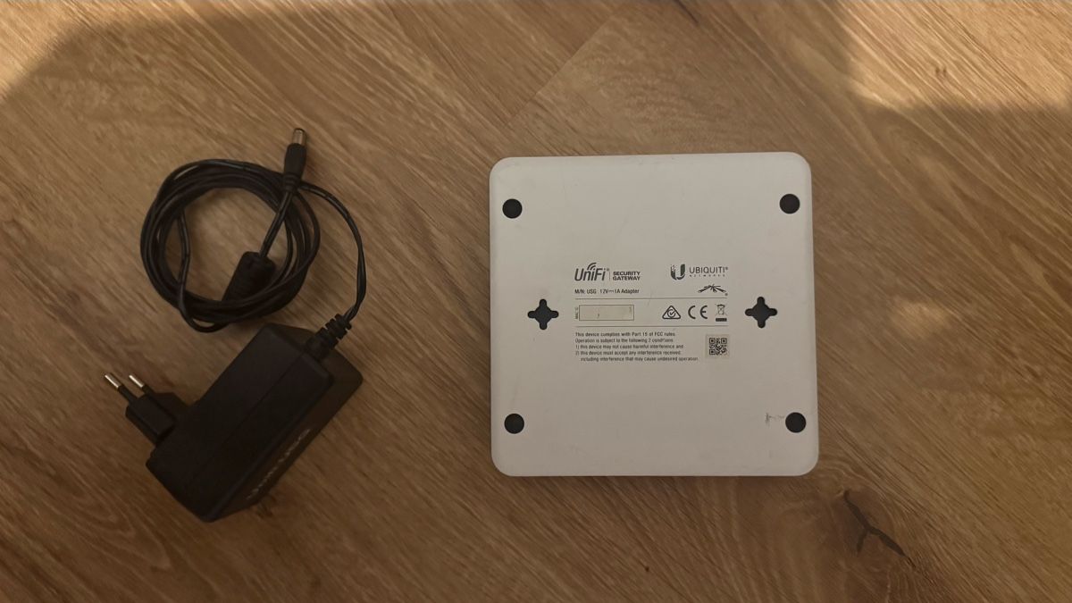 Firewall: Ubiquiti UniFi Security Gateway  – Usato da Schaffhausen venduto da Dave-Tech 1