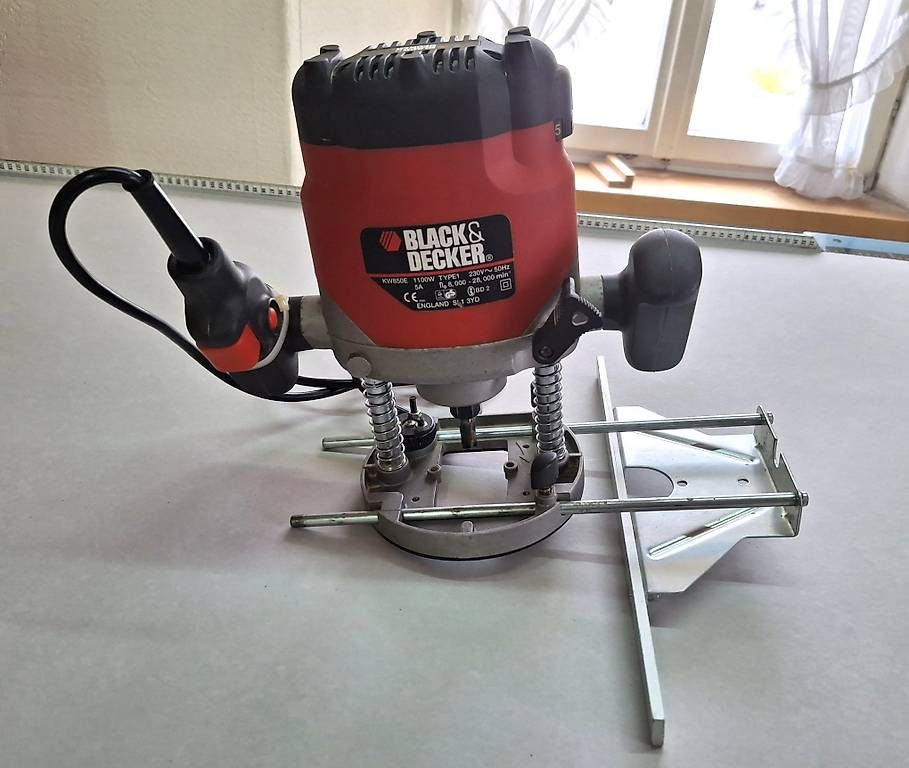 Tutte le macchine: Black & Decker KW850E Oberfräse + Fräser Set – Usato da Rüti ZH venduto da Liliane_market 4