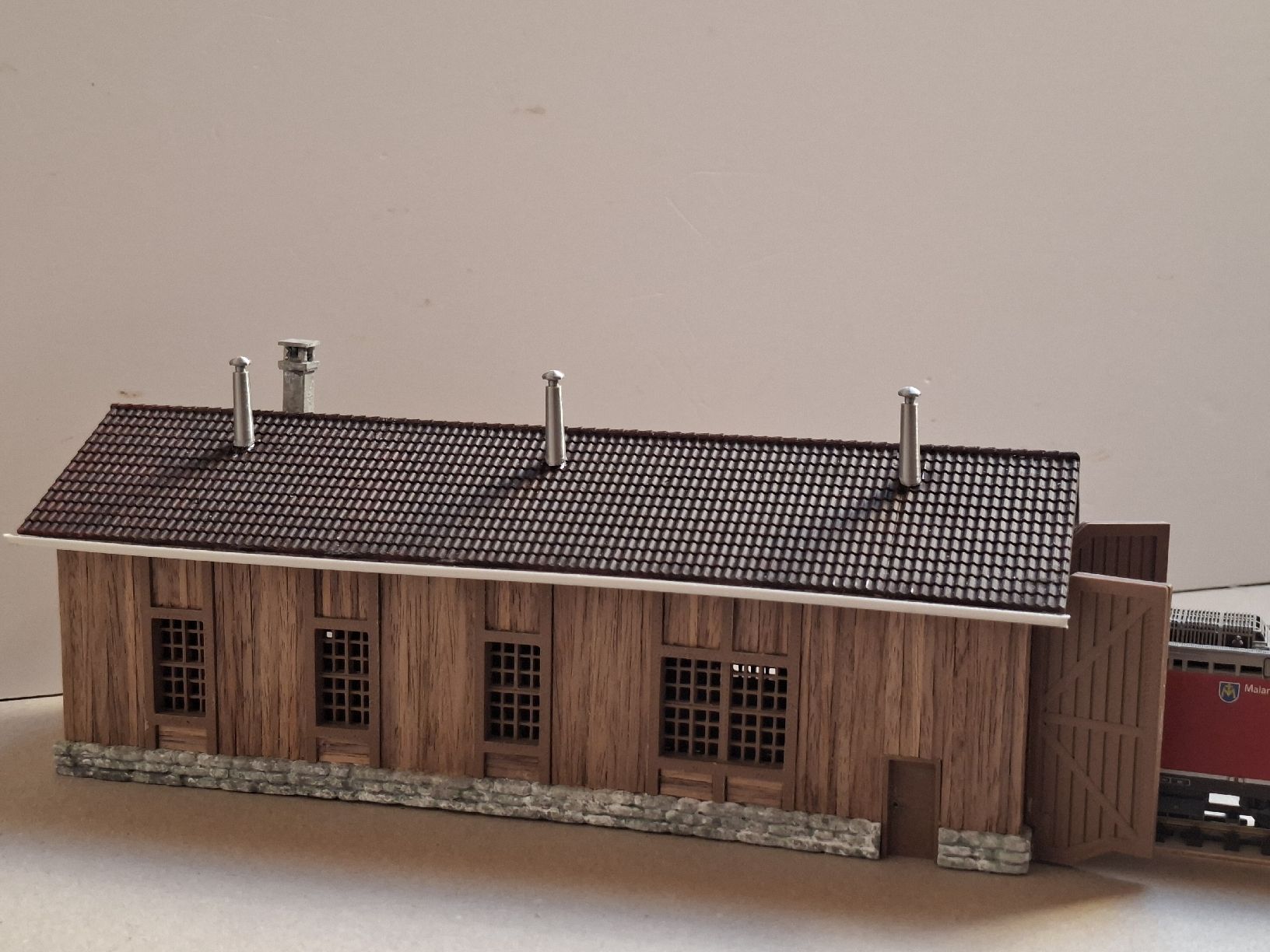 Modellini di ferrovie: Lokschuppen dunkles Holz – Nuovo (secondo la descrizione) da Weisslingen venduto da Moco_mexiko 5