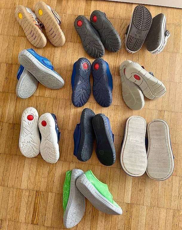 Scarpe per ragazzi: verschiedene Hausschuhe Grösse 26 bis 29 – Usato da Zürich venduto da giovannisp 1