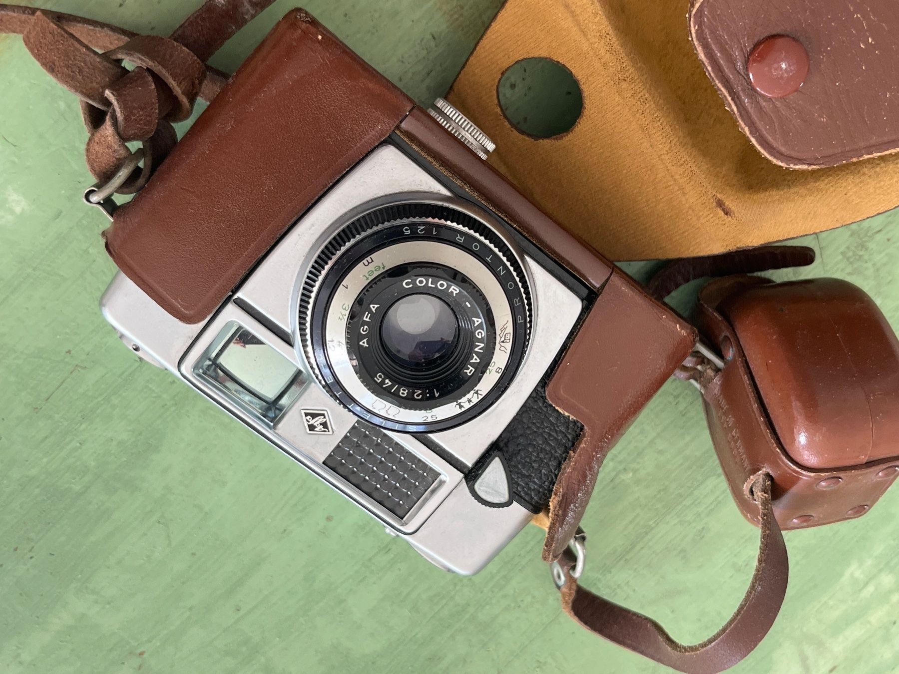 Agfa Fotocamera: AGFA Vintage Kamera mit Ledertasche – Difettoso da Chiasso venduto da AzenYa