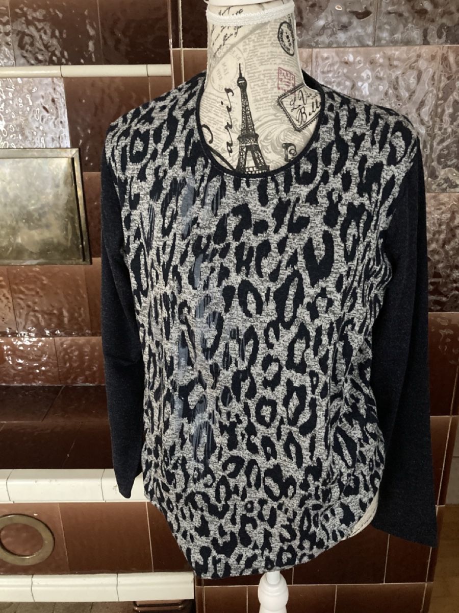 Pullover & Sweatshirts: Pullimit Leo-Muster🖤Gr.M, nr.1 – Gebraucht aus Morschach von leonie87