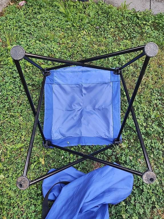 Chaises: 2x Klappbare Campingstühle Blau inkl. Tragetasche – D'occasion à Binningen par x-lemming 2