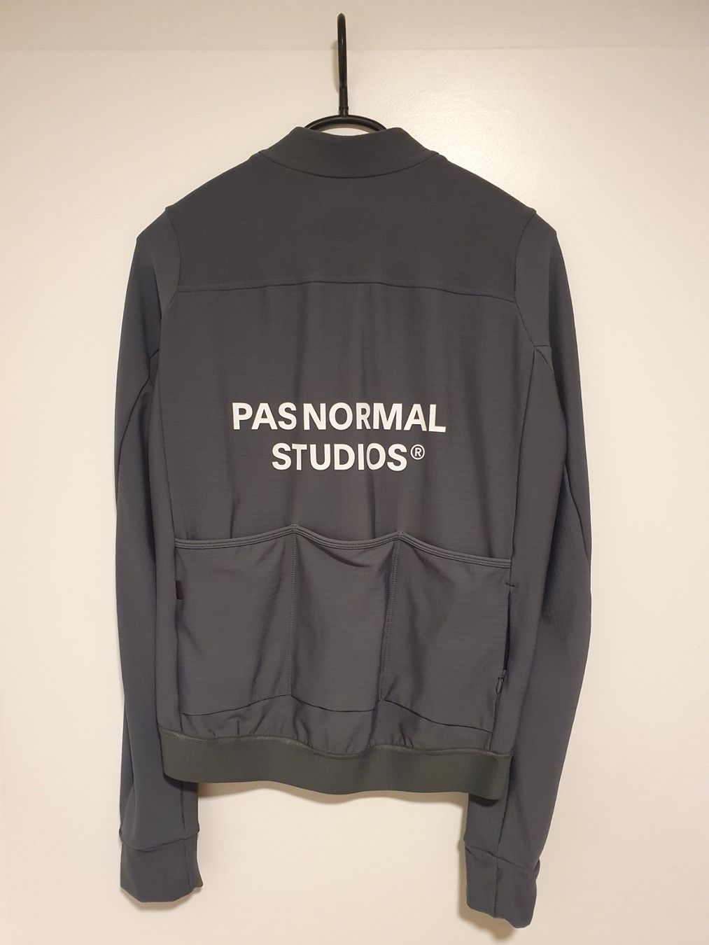 Canottiere & Pantaloni: Pas Normal Studios - Essential Long Sleeve Jersey – Nuovo (secondo la descrizione) da Bern venduto da Nisu24 1