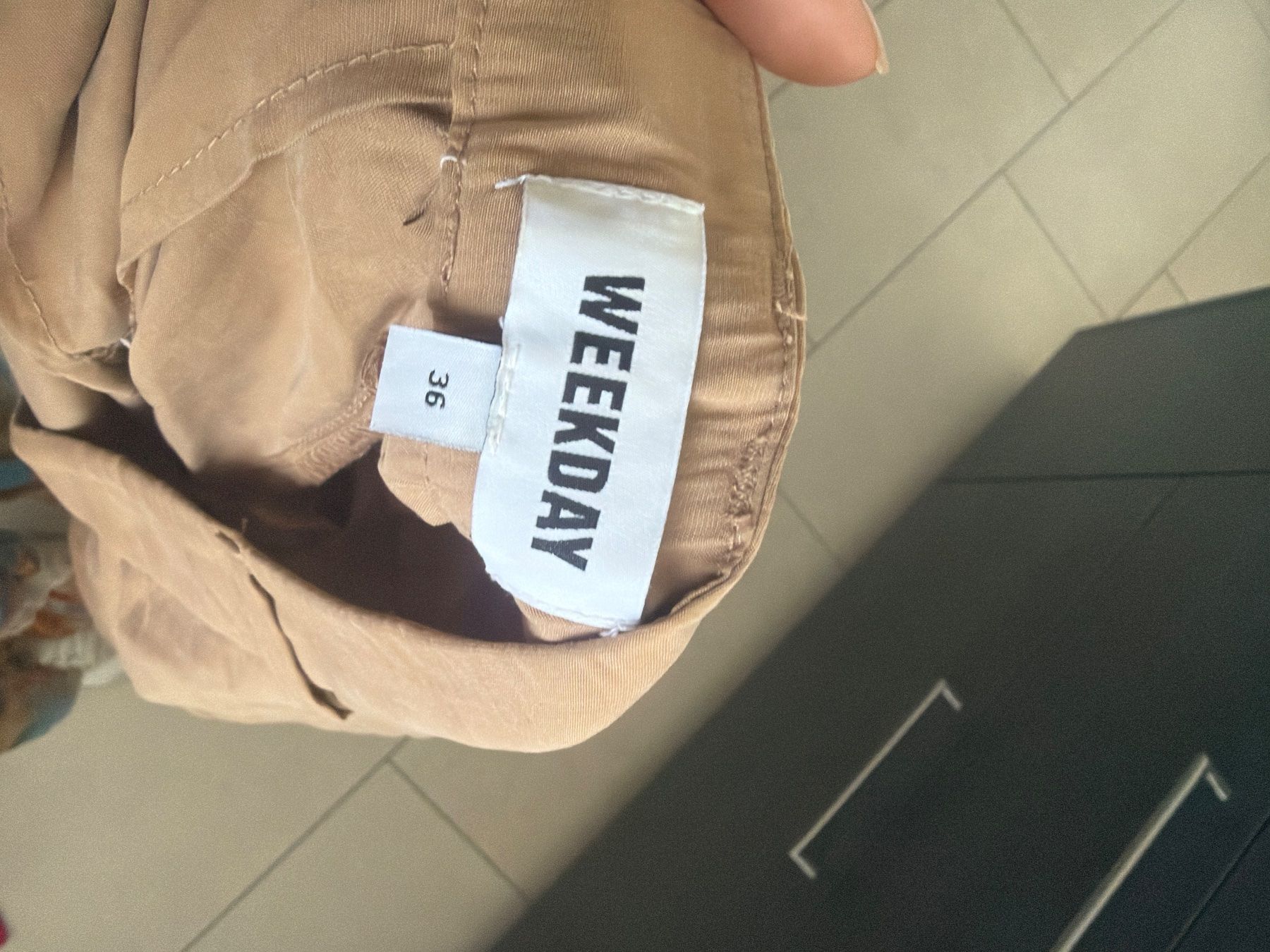Weekday Pantaloni: Luftig leichte Weekday Hose 36, beige – Usato da Wallisellen venduto da Lan_82sz 4