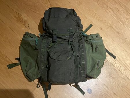 Bergen PLCE vert olive « short back » + poches latérales