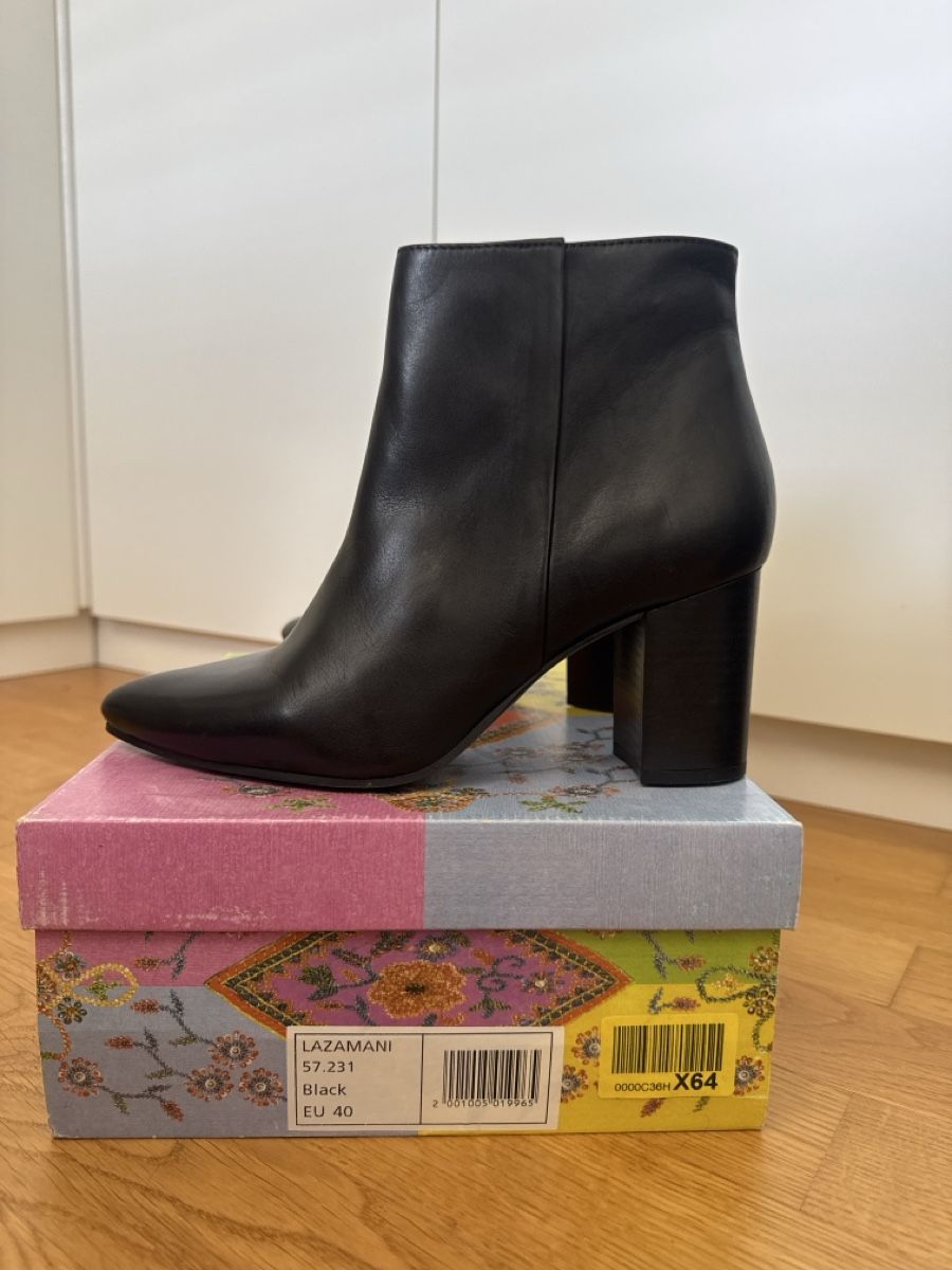 Scarpe da donna: Schwarze Leder-Stiefeletten Gr 40 - NEU  – Nuovo e nell'imballaggio originale da Schlieren venduto da GaRe2509
