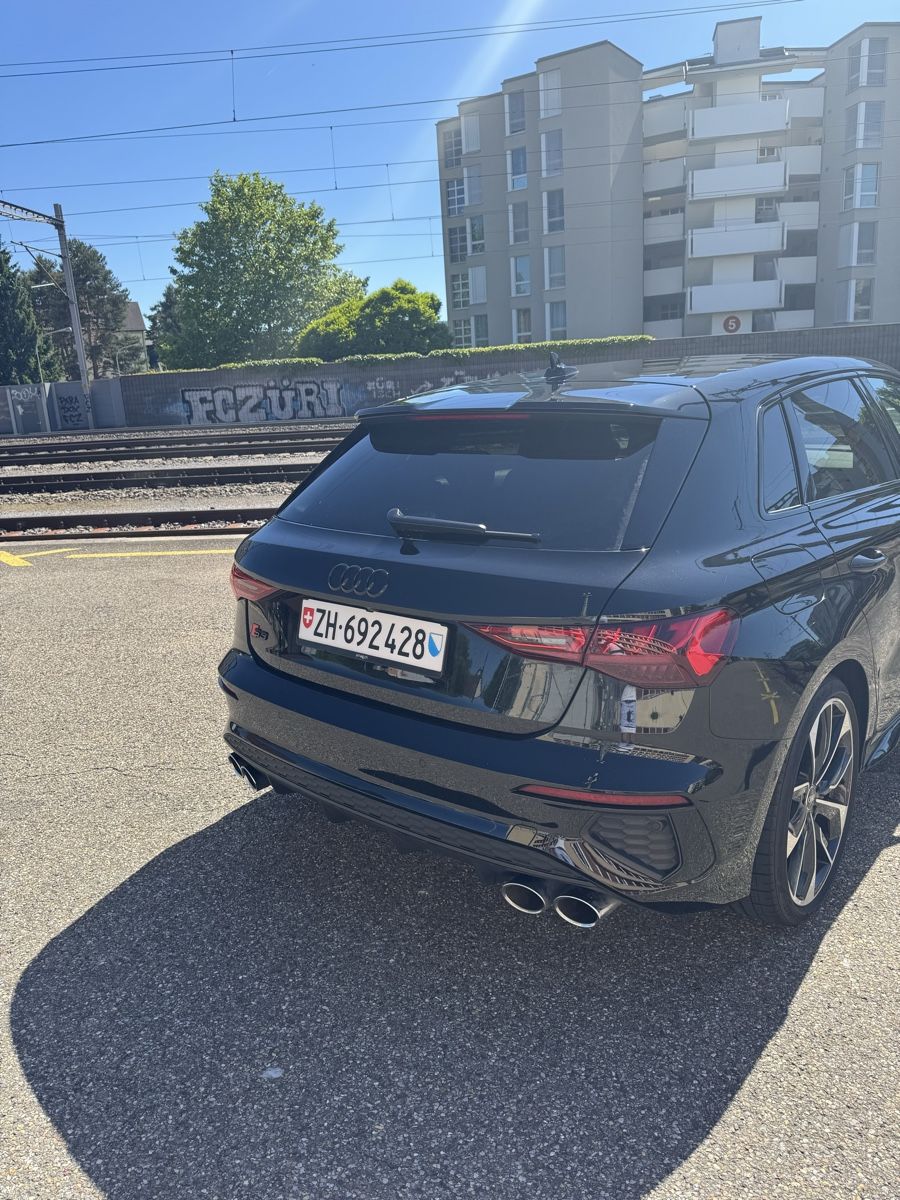 Audi Automobili: Schwarzer Audi S3 Sportback - Top Zustand – Usato da Schwerzenbach venduto da nic_w5mz 4