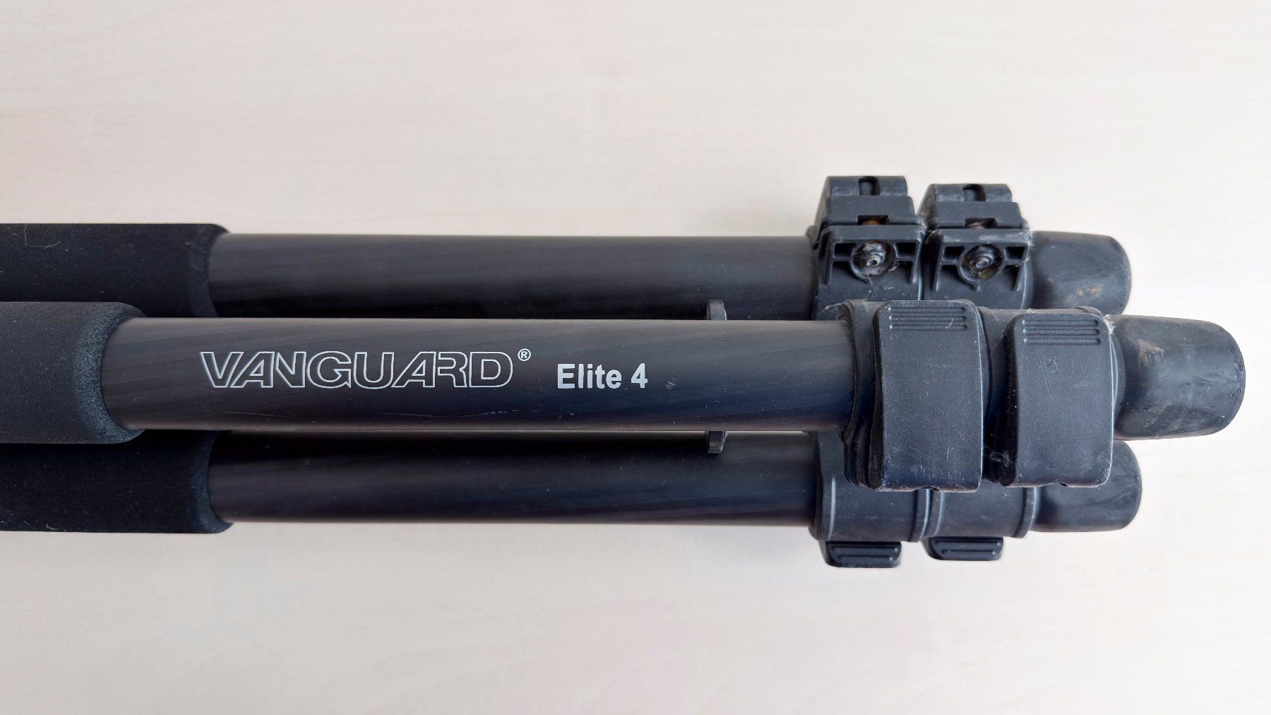 Vanguard Stative & Köpfe: Vanguard Elite 4 Carbon Stativ - sehr gross – Gebraucht aus Altbüron von Milascha 1